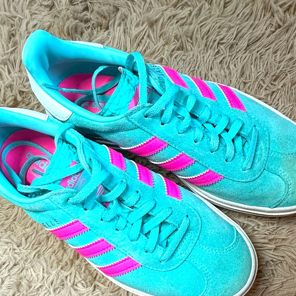 Adidas Gazelle women’s size 7.5